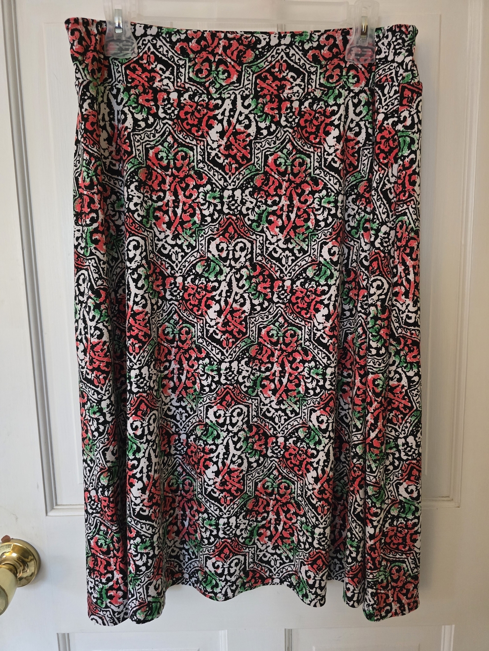Jones Wear Petite Black, Coral & Green A-Line Skirt Size LP